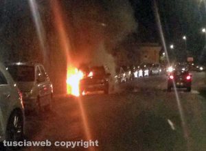 Civita Castellana - Auto in fiamme