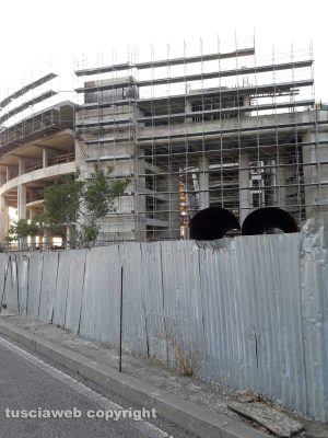Viterbo - I rifiuti a via Papa Giovanni XXI