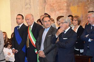 Fabrica di Roma - La messa nella chiesa Madonna della Pietà