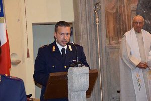 Fabrica di Roma - La messa nella chiesa Madonna della Pietà