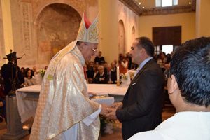 Fabrica di Roma - La messa nella chiesa Madonna della Pietà