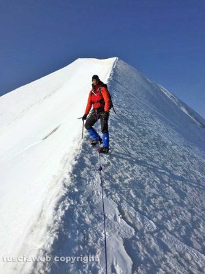 L'alpinista Massimiliano Santucci sul Domes de Miage