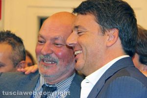 Matteo Renzi, selfie con Giuseppe Fraticello