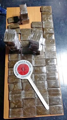Orte - Hashish nel bagagliaio dell'auto - La droga sequestrata dai carabinieri