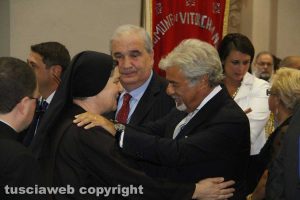 Viterbo - La madre superiora Francesca Pizzaia con il prefetto Nicolò D'Angelo alla messa di santa Rosa 2017