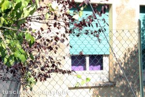Viterbo - L'ex scuola a Ponte di Cetti