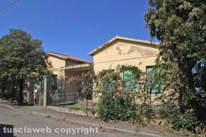 Viterbo - L'ex scuola a Ponte di Cetti