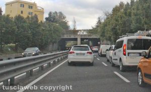 Viterbo - Lavori alla rotaroria via Genova - Traffico in tilt