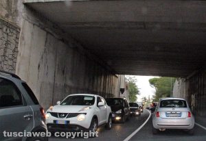 Viterbo - Lavori alla rotaroria via Genova - Traffico in tilt