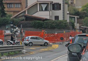 Viterbo - Lavori alla rotaroria via Genova - Traffico in tilt