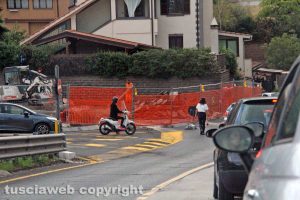 Viterbo - Lavori alla rotaroria via Genova - Traffico in tilt