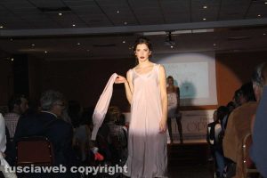 Viterbo - Donne in opera - La sfilata