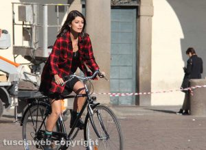Alessandra Mastronardi sul set a piazza del Comune