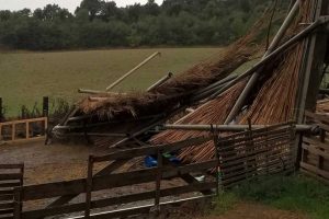 Il capannone divelto dalla tromba d'aria in strada Carcarelle