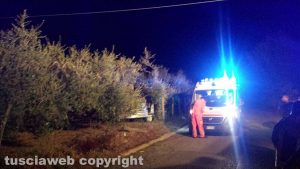 Ronciglione - Donna si schianta contro un albero e muore