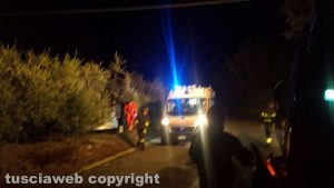 Ronciglione - Donna si schianta contro un albero e muore