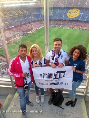 Barcellona - Luigi Ragonesi e alcuni soci dello Juventus club di Viterbo al Camp Nou