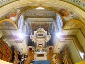 Vallerano - L'altare maggiore della chiesa Maria Santissima del Ruscello