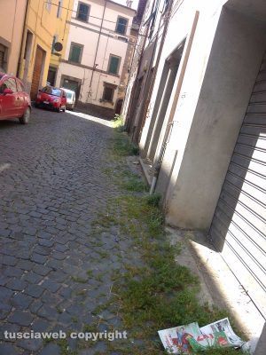 Viterbo - Il degrado in via Cieca 