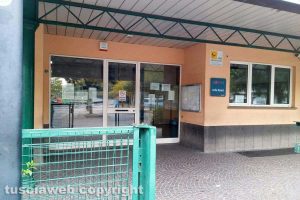 Viterbo - La sala d'attesa della Cotral chiusa la domenica