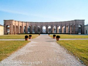 Mantova - Giardino dell'Esedra di palazzo Tè