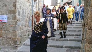 La manifestazione "Ciao e... state a Marta" - Il corteo storico medievale