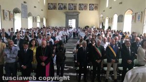 Viterbo - Santa Rosa - Trasporto 2017 - Il raduno dei facchini a palazzo dei Papi - Il minuto di silenzio