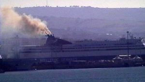 Civitavecchia - I fumi molesti dalla nave greca