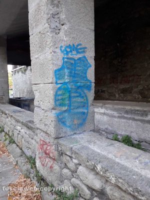 La Quercia - Lavatoio usato come lavagna