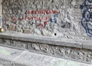 La Quercia - Lavatoio usato come lavagna