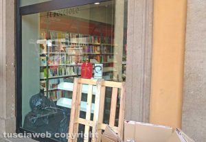 Viterbo - Il nuovo punto vendita Mondadori in piazza della Rocca