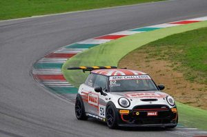 Gustavo Sandrucci trionfa al Mini Challenge