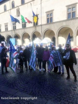 Viterbo - La manifestazione della Fai Cisl sotto la prefettura 
