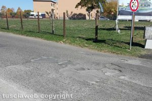 Viterbo - Buche su strada Capretta