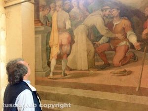 Renato Brunetta a Sipicciano visita gli affreschi della chiesa 