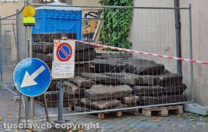 Viterbo - Vicolo del Gesù, le pietre utilizzate
