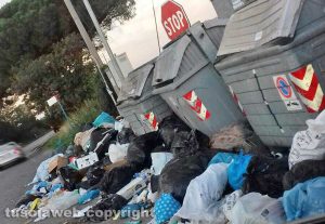 Viterbo - Rifiuti a Monterazzano