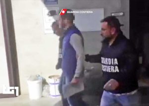 Operazione della guardia costiera - Il servizio del Tg1