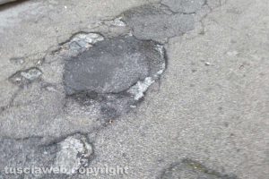 Viterbo - Buche a vicolo di Mezzo