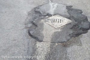 Viterbo - Buche a vicolo di Mezzo