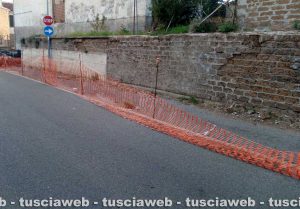 Il parcheggio chiuso a Grotte Santo Stefano