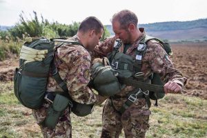 Aviolancio Bandiera di Guerra del 185° Reggimento Artiglieria Paracadutisti 