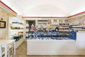 Tarquinia - La pasticceria Belle Helene