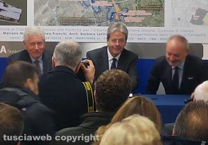 La firma del premier Gentiloni 