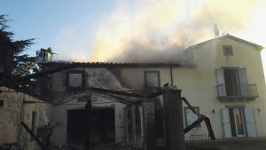 Viterbo - Il casale in fiamme