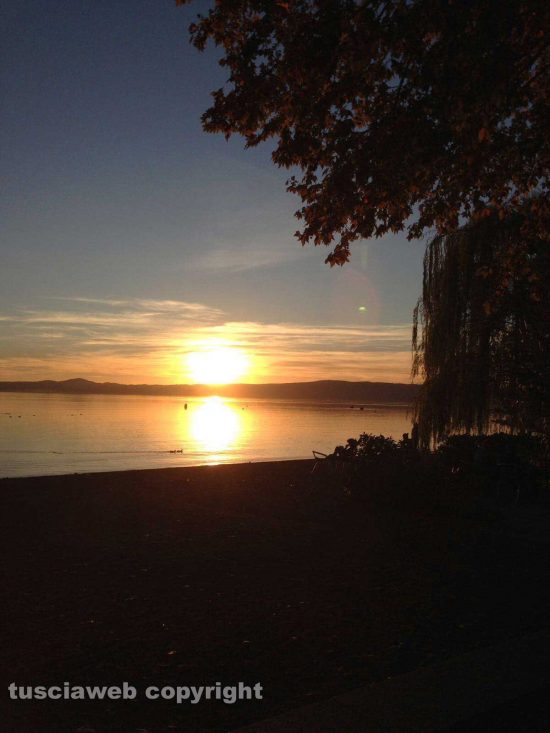 Tramonto sul lago di Bolsena