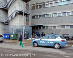 Ospedale di Belcolle - Donna giù dalla scala antincendio - L'intervento della polizia