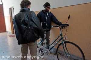 Rudy Guede il suo primo giorno di lavoro