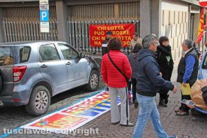 Viterbo - Il presidio Usb sotto l'Inps
