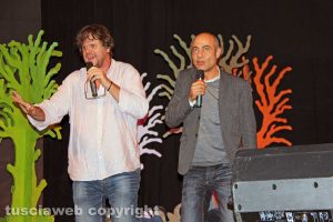 Viterbo - Teatro Caffeina - Rossi e Baffo in ginocchio